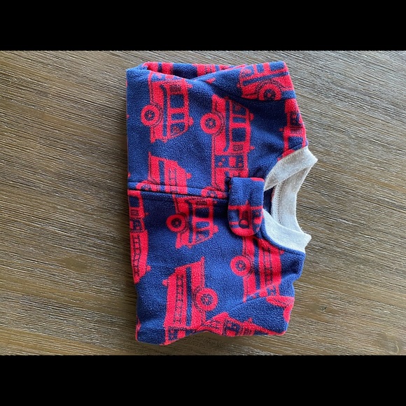 🎉 Carters Boy firetruck fleece sleeper - Picture 3 of 3
